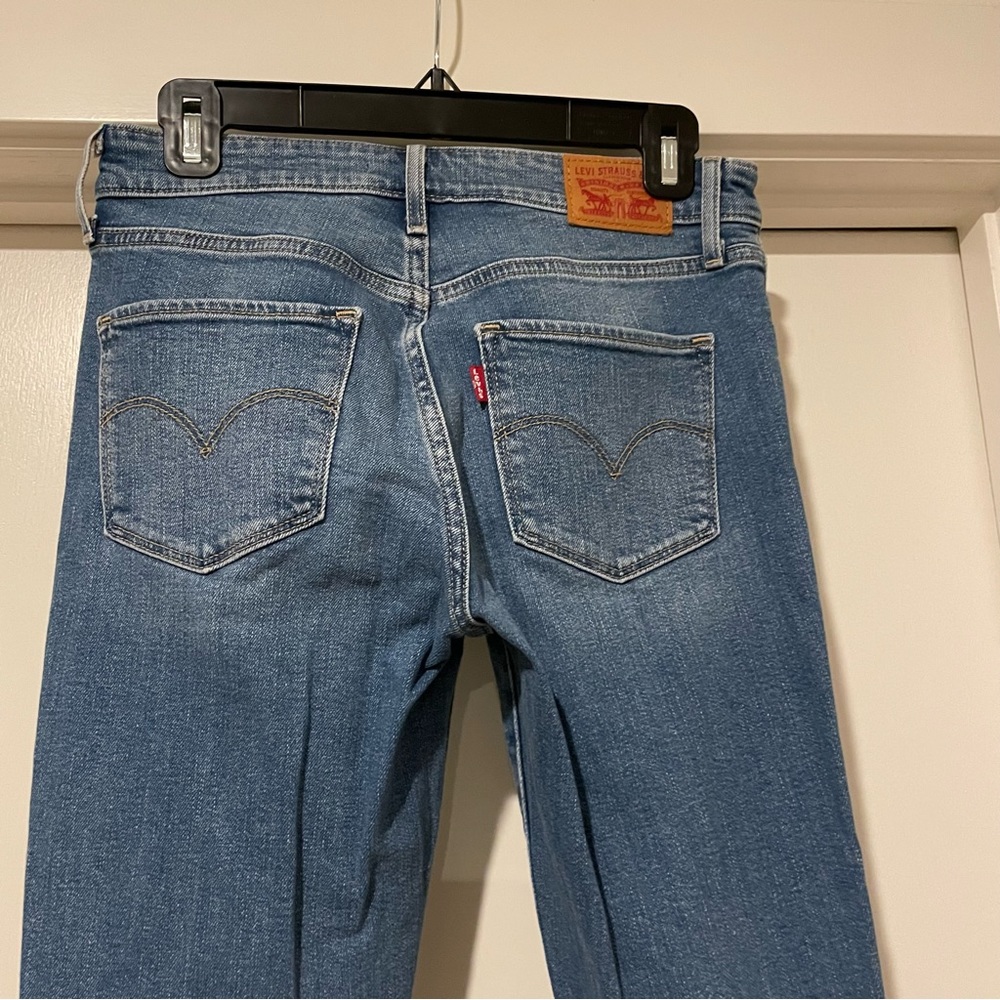 Levi’s 721 High Rise Ripped Jeans - Picture 11 of 15